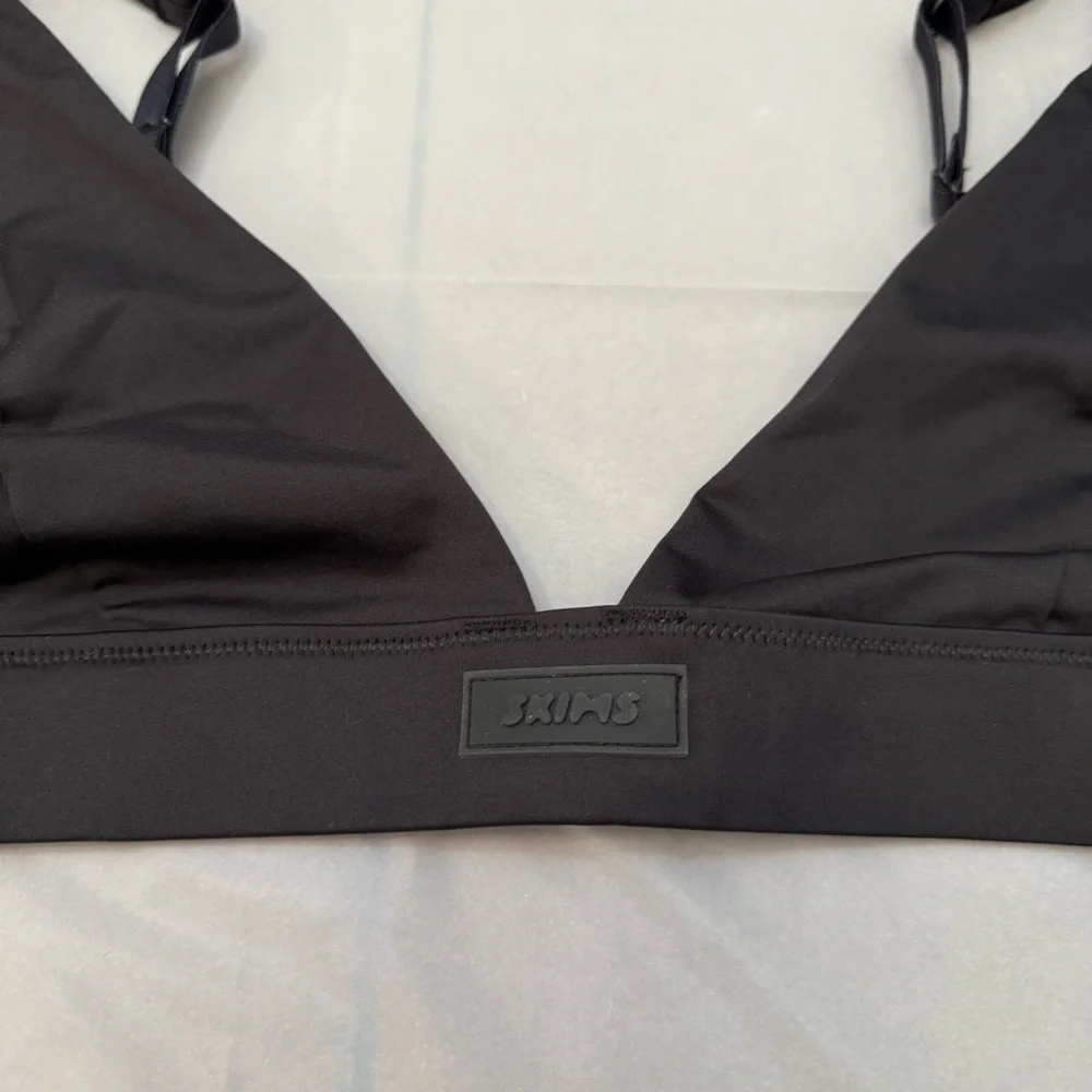 Women’s SKIMS Black Triangle Seamless Design bikini top size XL
